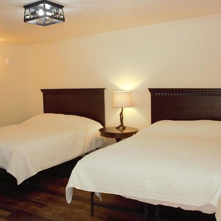 Motel Stanford House Manchester Center Esterno foto